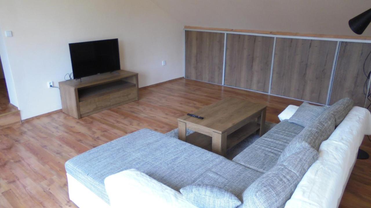 Apartman Aya Янов над Нисоу Екстериор снимка